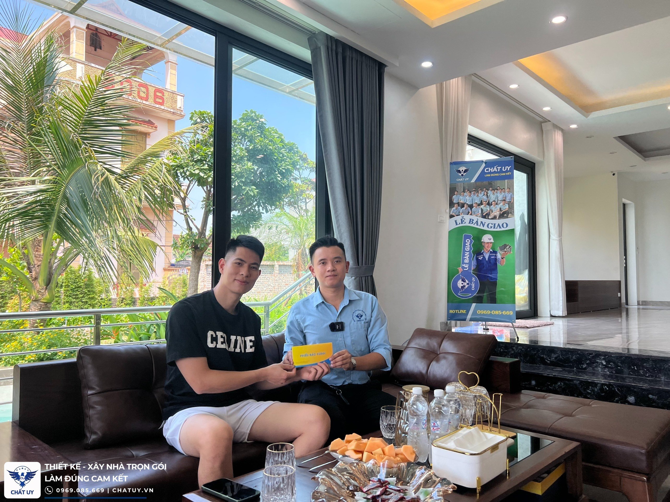 Hình ảnh sau khi thi công Chất Uy đang tiền hành bàn giao nhà cho anh Tiến