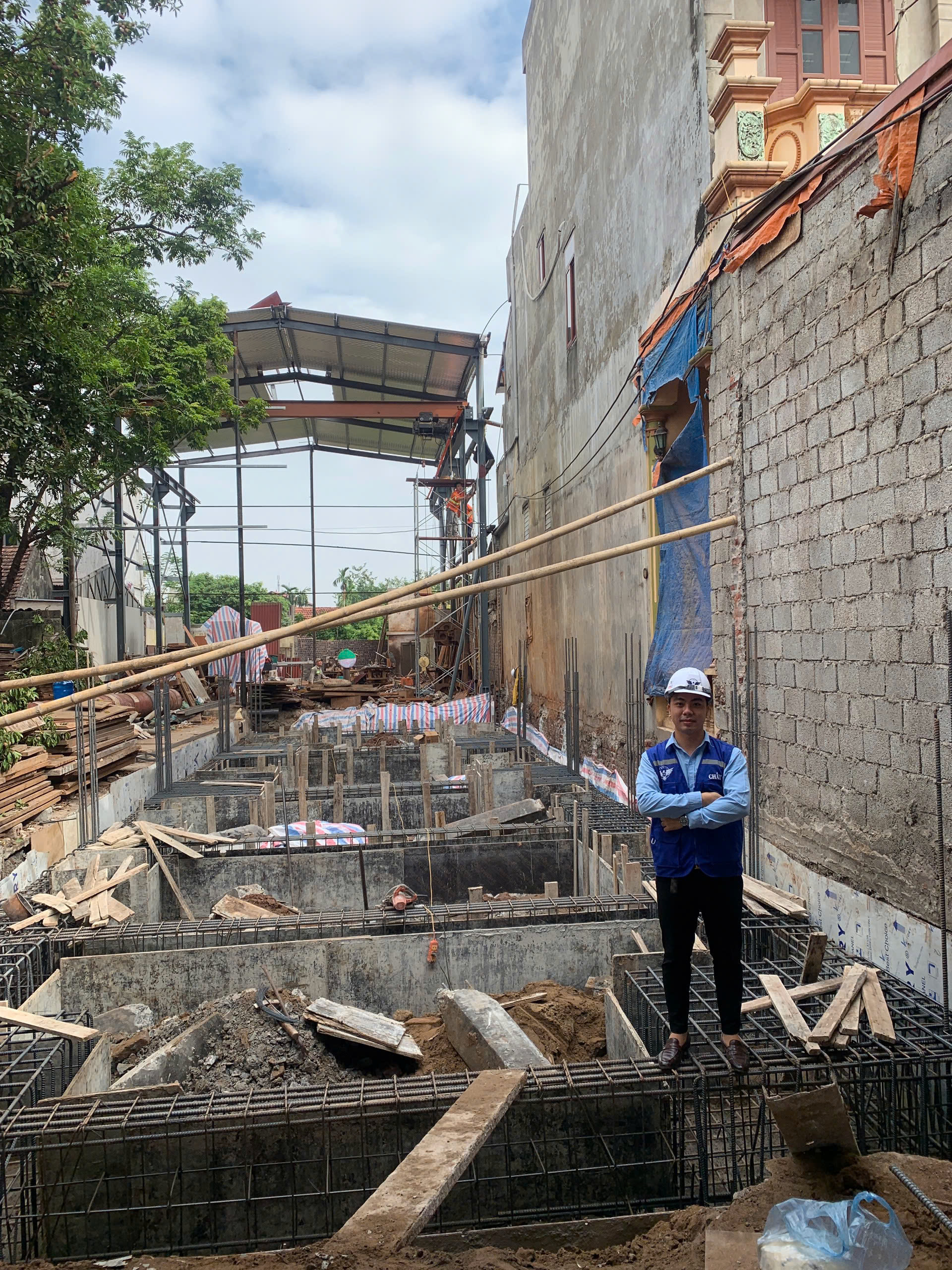 Đội ngũ xây dựng Chất Uy thi công phần móng kiên cố, chắc chắn. Đảm bảo độ bền và an toàn cho công trình.