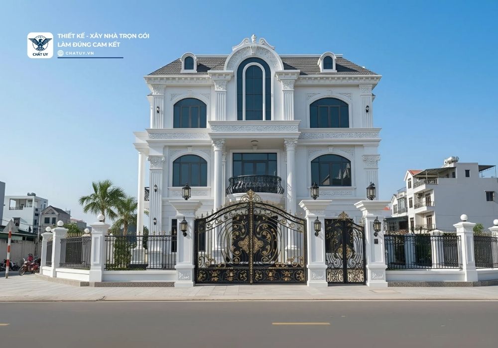 Mặt tiền 15m rộng rãi, tạo độ thoáng và đồ sộ cho công trình.