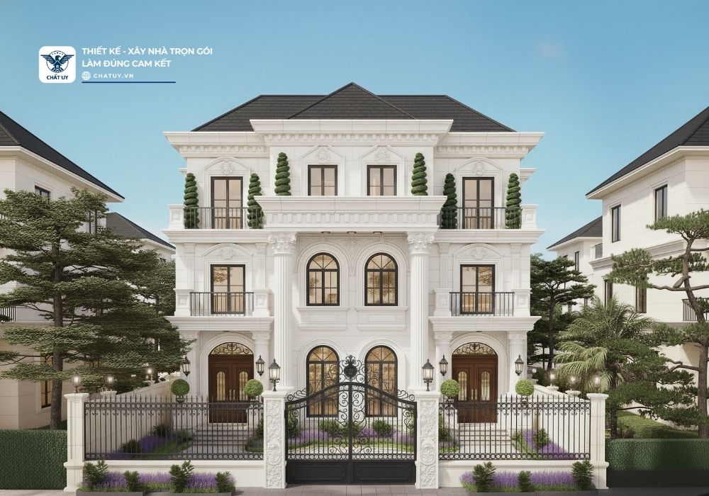 Phong cách tân cổ điển giúp biệt thự mang vẻ sang trọng. Diện tích lớn góp phần thuận tiện cho việc bố trí không gian sinh hoạt.