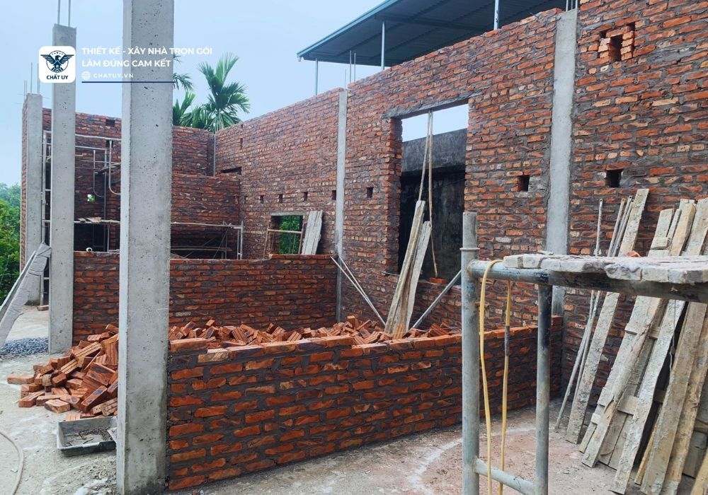 Đổ bê tông cột nhà, xây tường chuẩn kỹ thuật là cơ sở để tạo nên một căn nhà đẹp, chắc chắn và bền bỉ theo thời gian sử dụng.