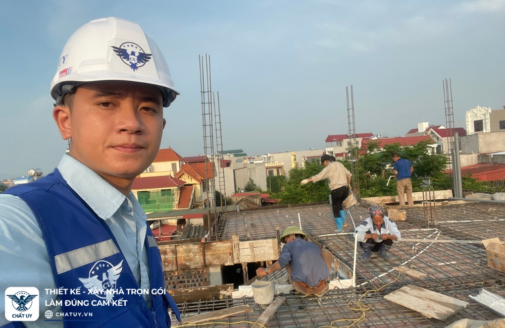 Quá trình làm sắt được Chất Uy giám sát cẩn thận, đảm bảo an toàn, tránh sai sót trong quá trình thi công