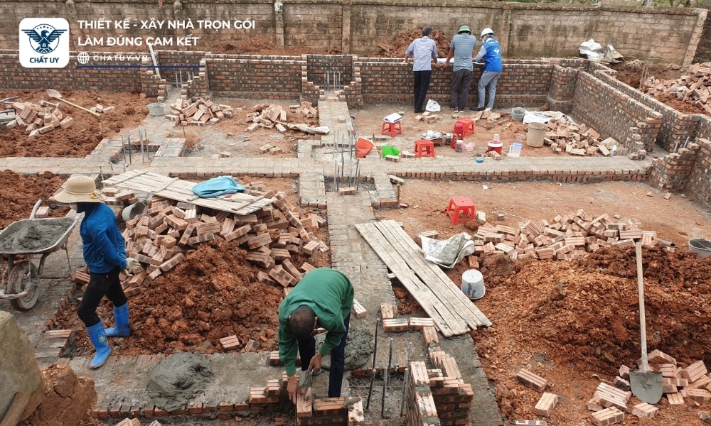 Nếu nền đất tốt, đất tự nhiên ổn định, khả năng chịu lực cao, công trình có thể sử dụng móng băng