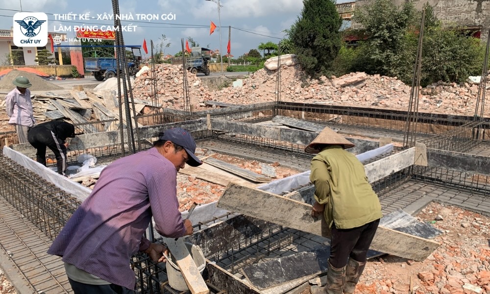 Khi tải trọng công trình lớn, kích thước móng sẽ phải tăng lên hoặc chuyển sang phương án móng băng hai phương