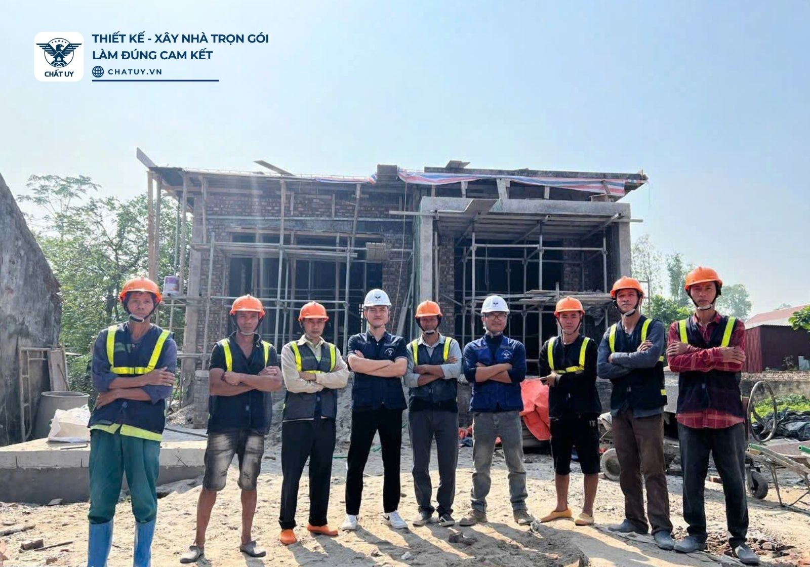 So sánh giữa thuê xây nhà trọn gói và tự thuê từng đội thi công